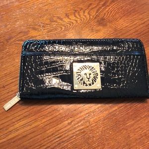 Zip around wallet
